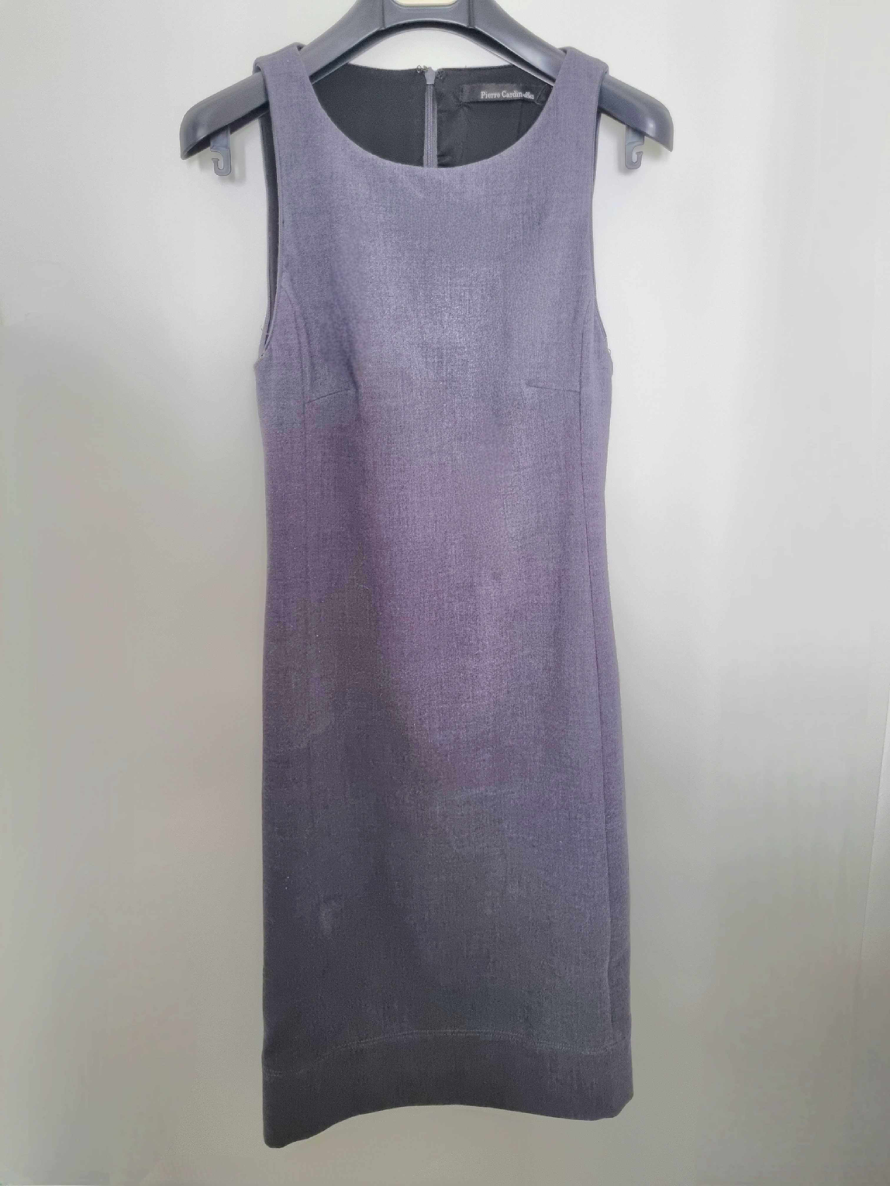 Vestido Pierre Cardin cinza justo