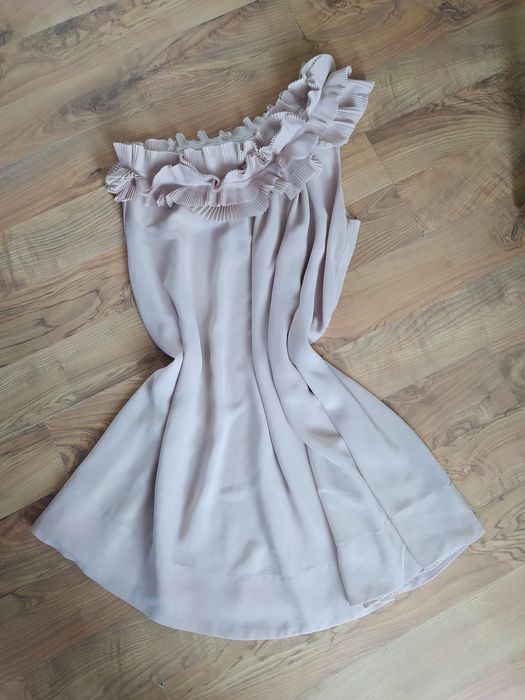 Sukienka na jedno ramię