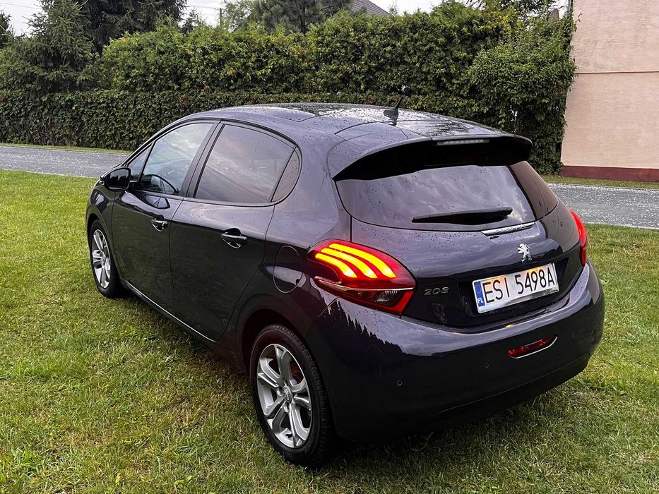 Peugeot 208 signature panorama 1.5 hdi