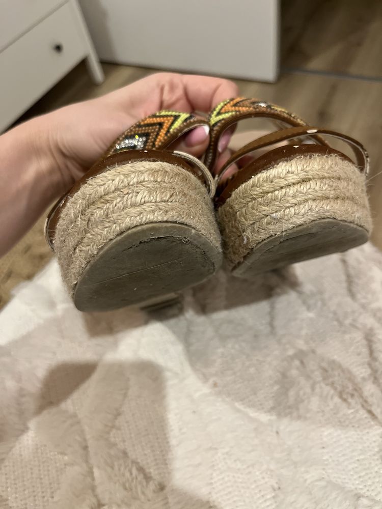 Sandały na koturnie guess r.40