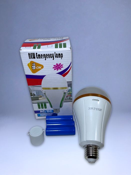 ОЧІКУЄТЬСЯ ПОСТАВКА, Акумуляторна лампа 30 W, з трьома акумуляторами