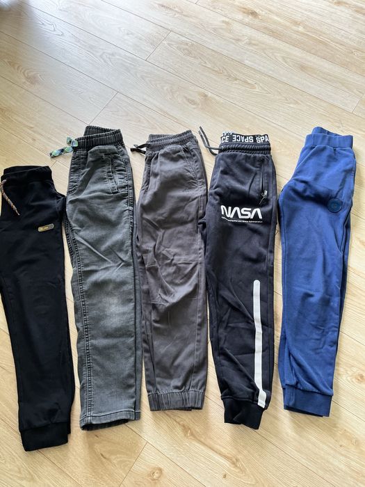 Spodnie chłopiece o rozmiarze 140