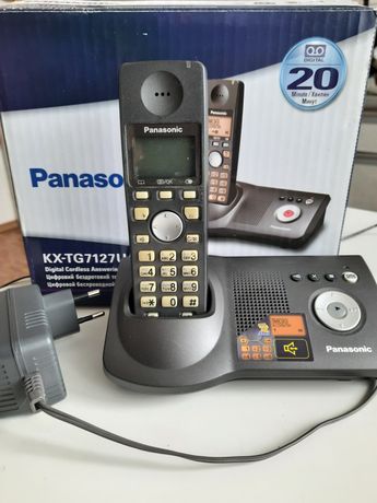 Радио телефон Panasonic с автоответчиком.