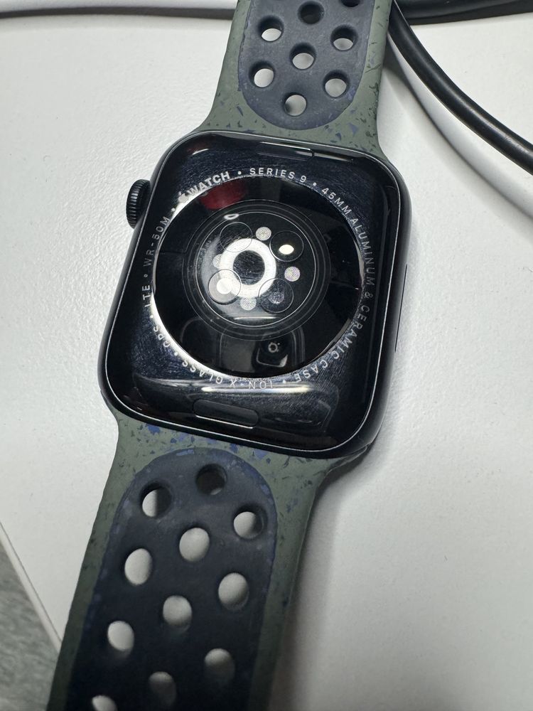 Apple Watch 9 GPS+Cellular 45mm