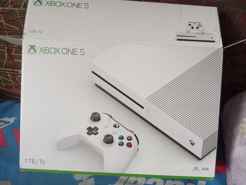 продам Xbox One 4 К  1  тир.гарантия документы коробка 11000 без торга