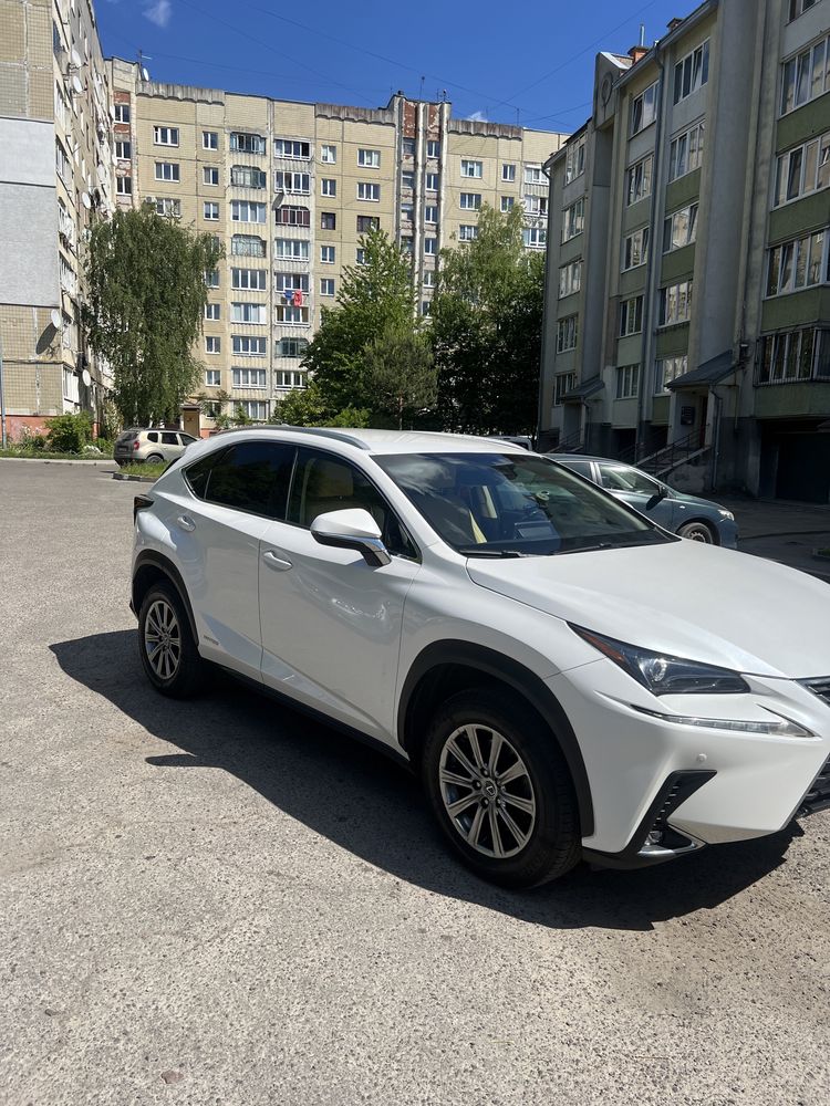 Терміновий продаж Lexus NX 300H