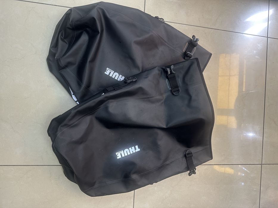 сумки Thule Shield Pannier 25L (2 шт) (Black) та Brooks