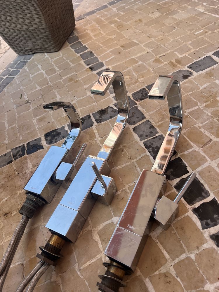 Vendo Conjunto Misturadoras Piani - 2 Lavatorio e 1 Bide