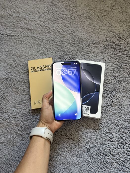 iPhone 16 Pro Max - 256GB Black Titanium (COMO NOVO)