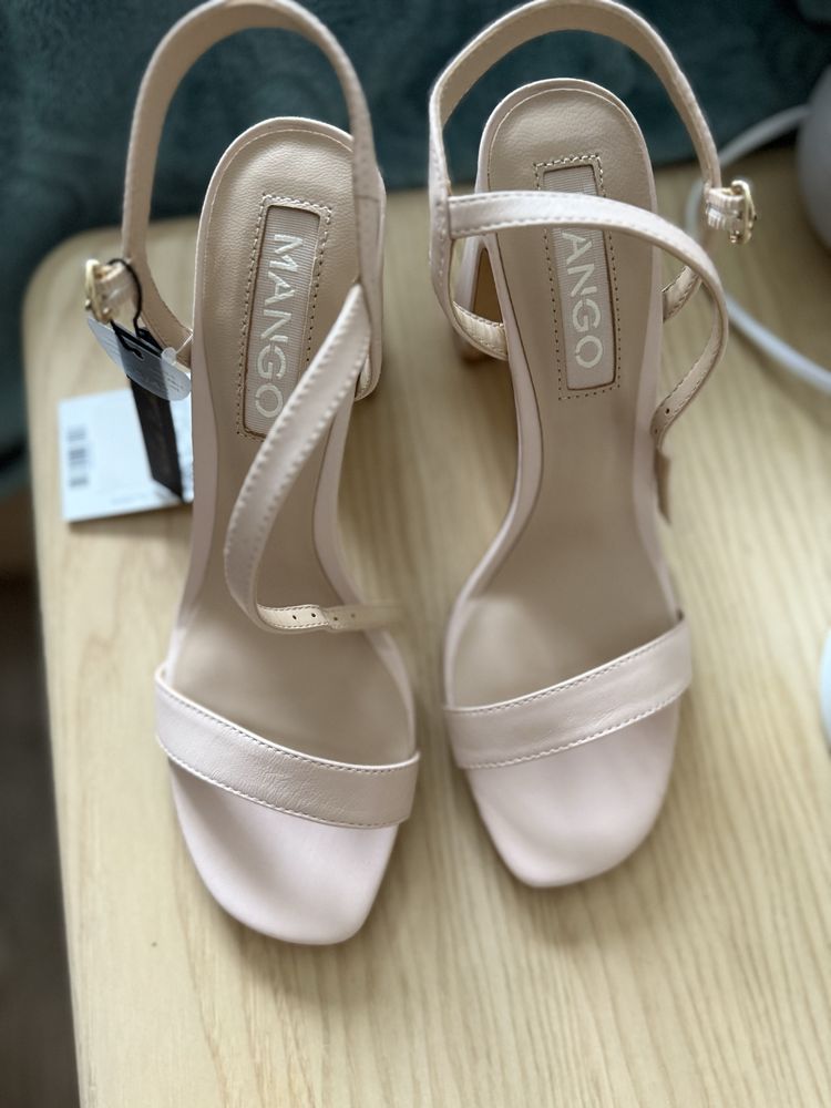 Босоніжки від Mango