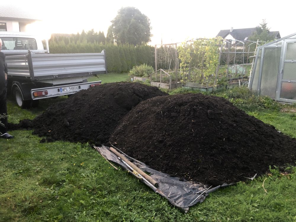 Ziemia ogrodowa, czarnoziem humus kompost warzywa rośliny przesiewana