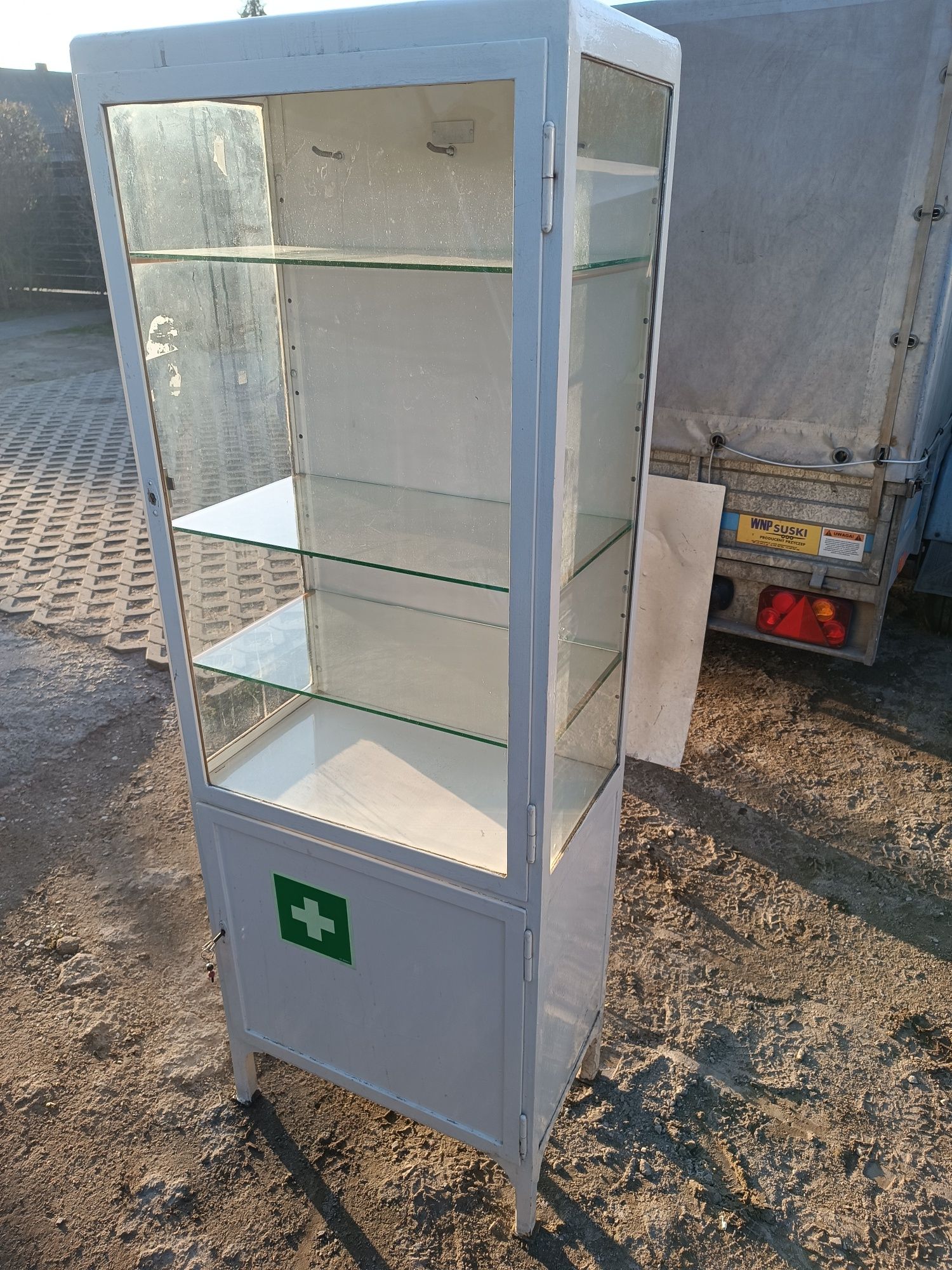 Stara szafka medyczna szpitalna apteczna metalowa leki witryna vintage