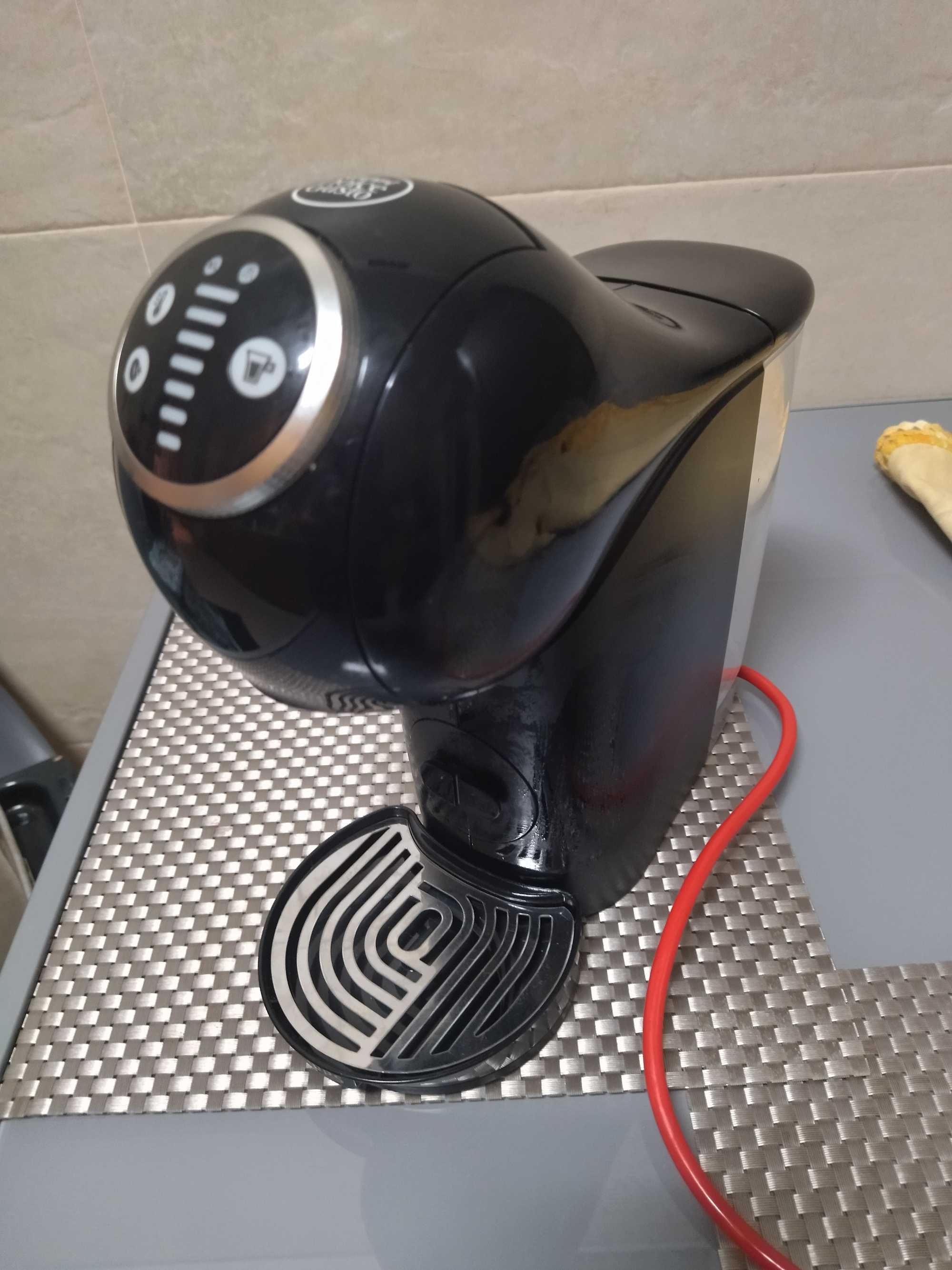 Máquina café Dolce Gusto modelo Gênio S