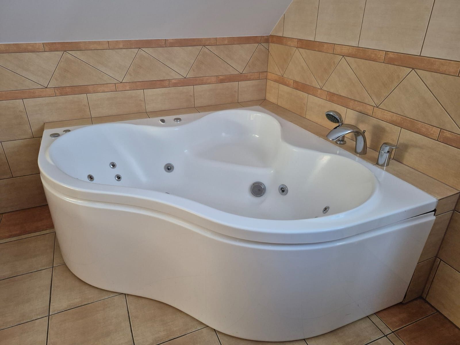 Wanna z hydromasażem PoolSpa – domowe SPA gotowe od zaraz!