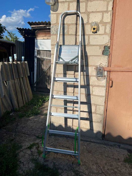 Драбина вільностояча 6 сходинок