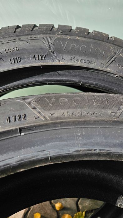 255/40R21 goodyear vector 4 season gen-3 SUV