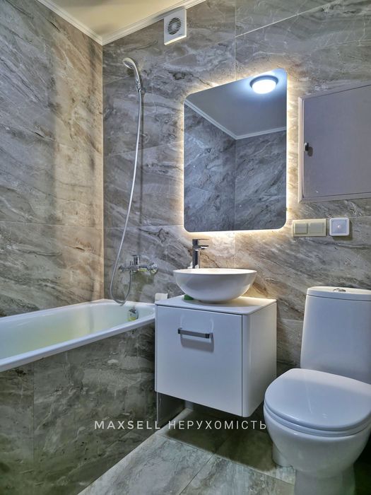 Продам 2-кімнатну квартиру з чудовим новим ремонтом