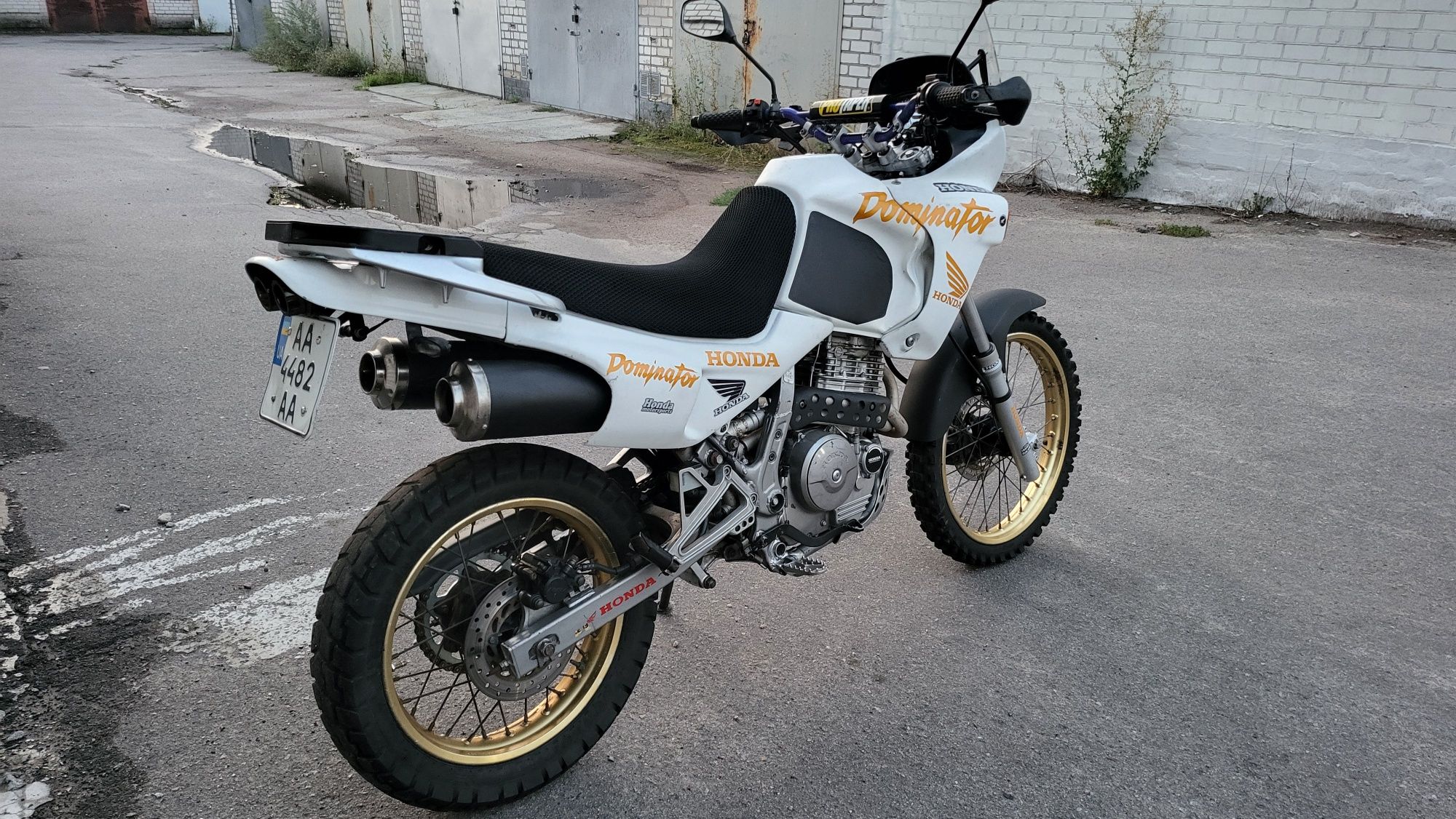 Honda NX650 Dominator