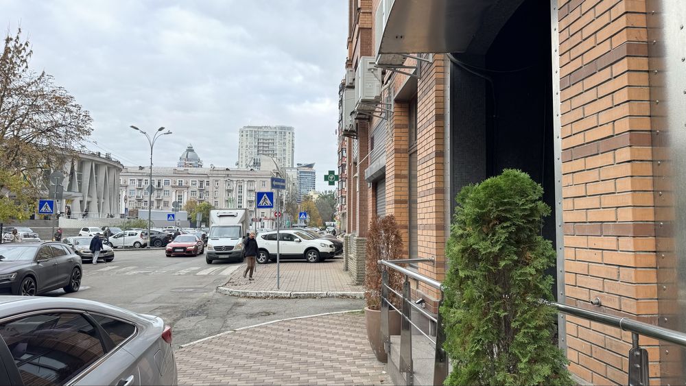 Комерційне приміщення Фасад | Печерськ вул. Панаса Мирного 8 Ресторан