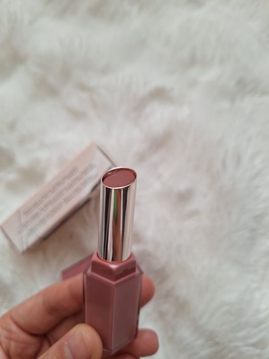 Pomadka Fenty Beauty gloss stick Fussy