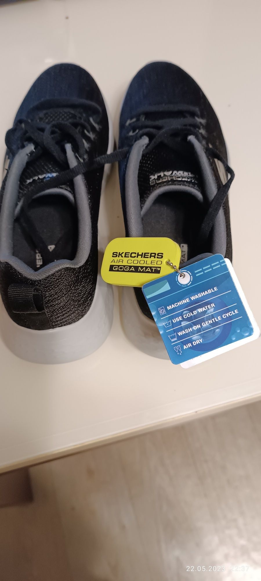 Продам кроссовки Skechers