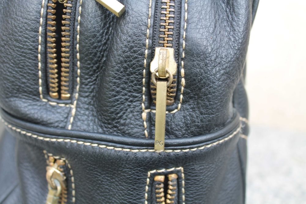 Carteira toda ela em pele da purification garcia