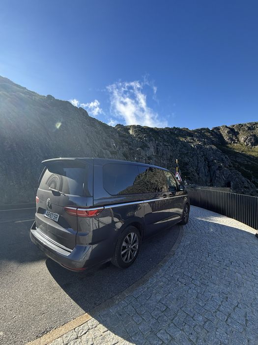 Multivan 2022 bem conservada