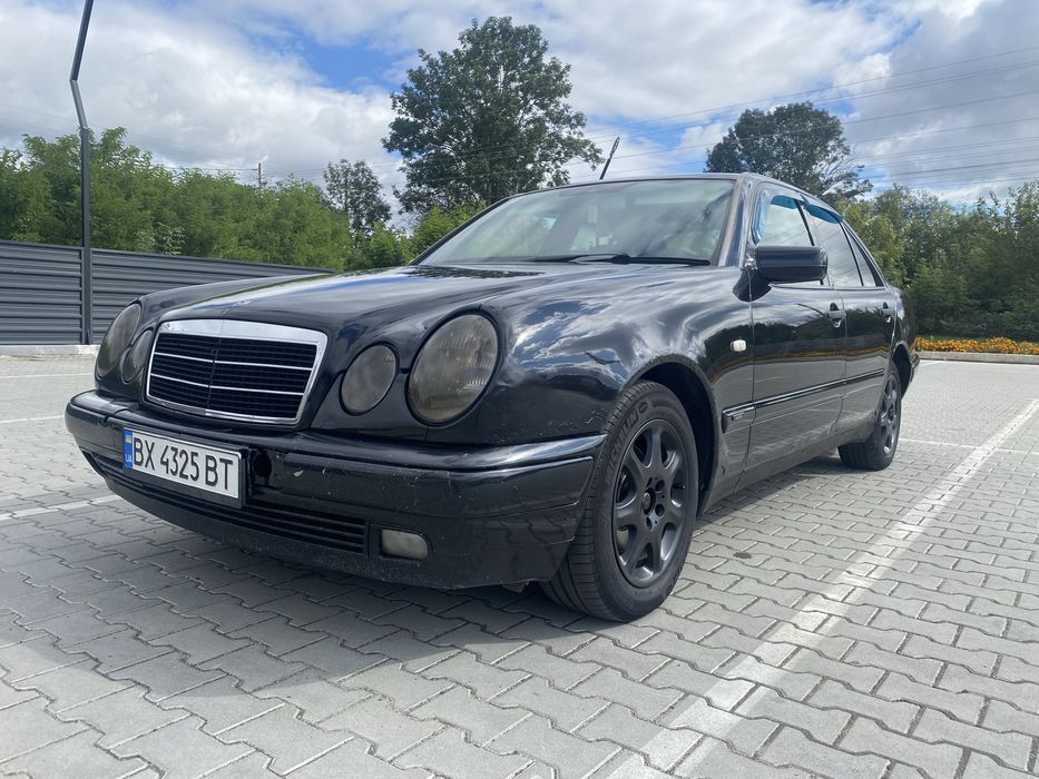 Mercedes-benz E200/ продам лупатого