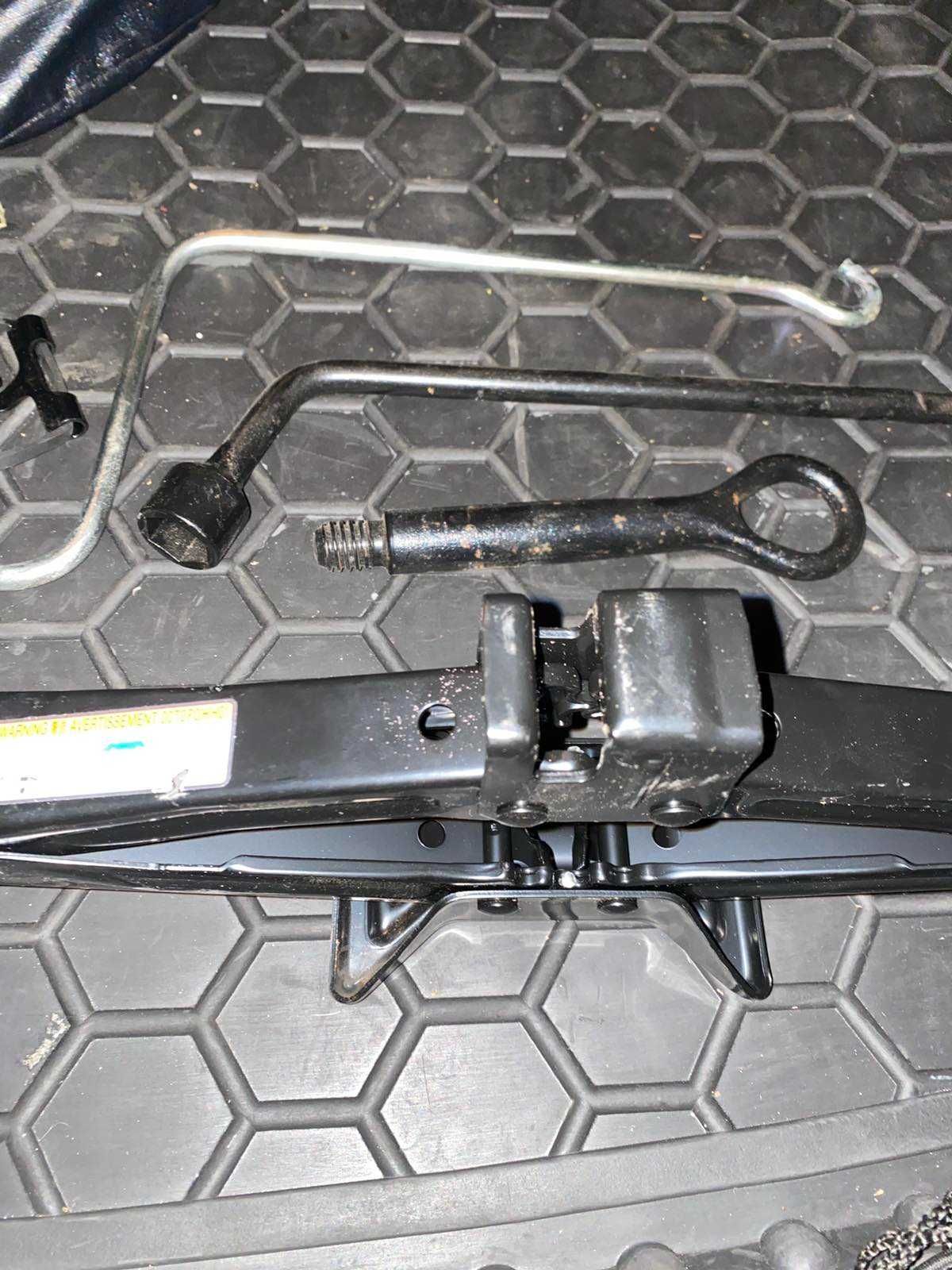 Набір інструментів комплект Toyota Prius 30 10-15 64777-47030, домкрат