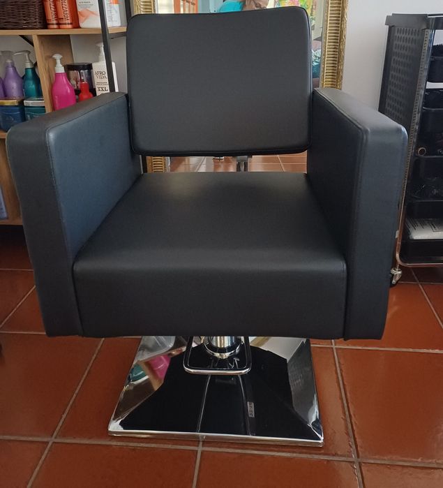 Cadeira Hidráulica de cabeleireira  + suporte de pés.