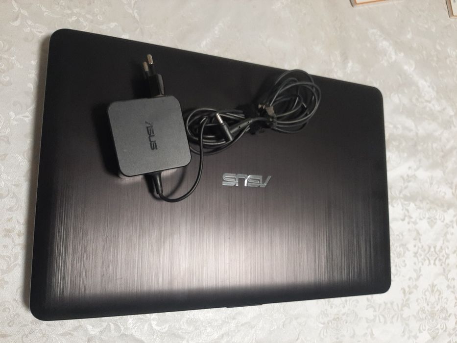 Ноутбук ASUS Х570L