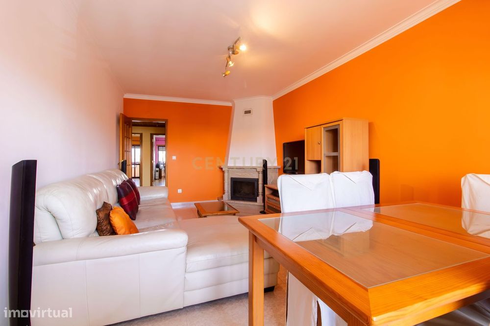 Apartamento T2 com suíte, varandas e garagem-  Cacém