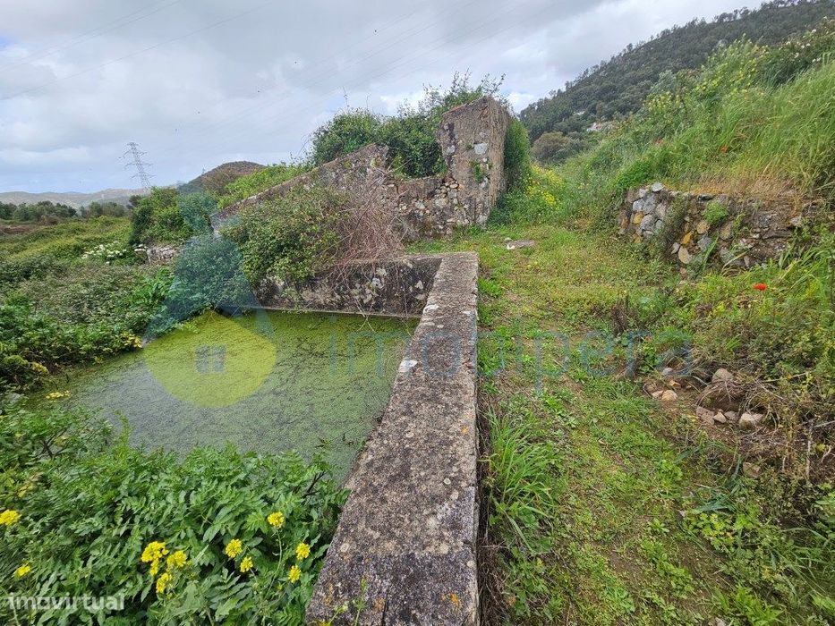 Terreno e Construção Rural em parcela urbana de 320m2, onde existe ...