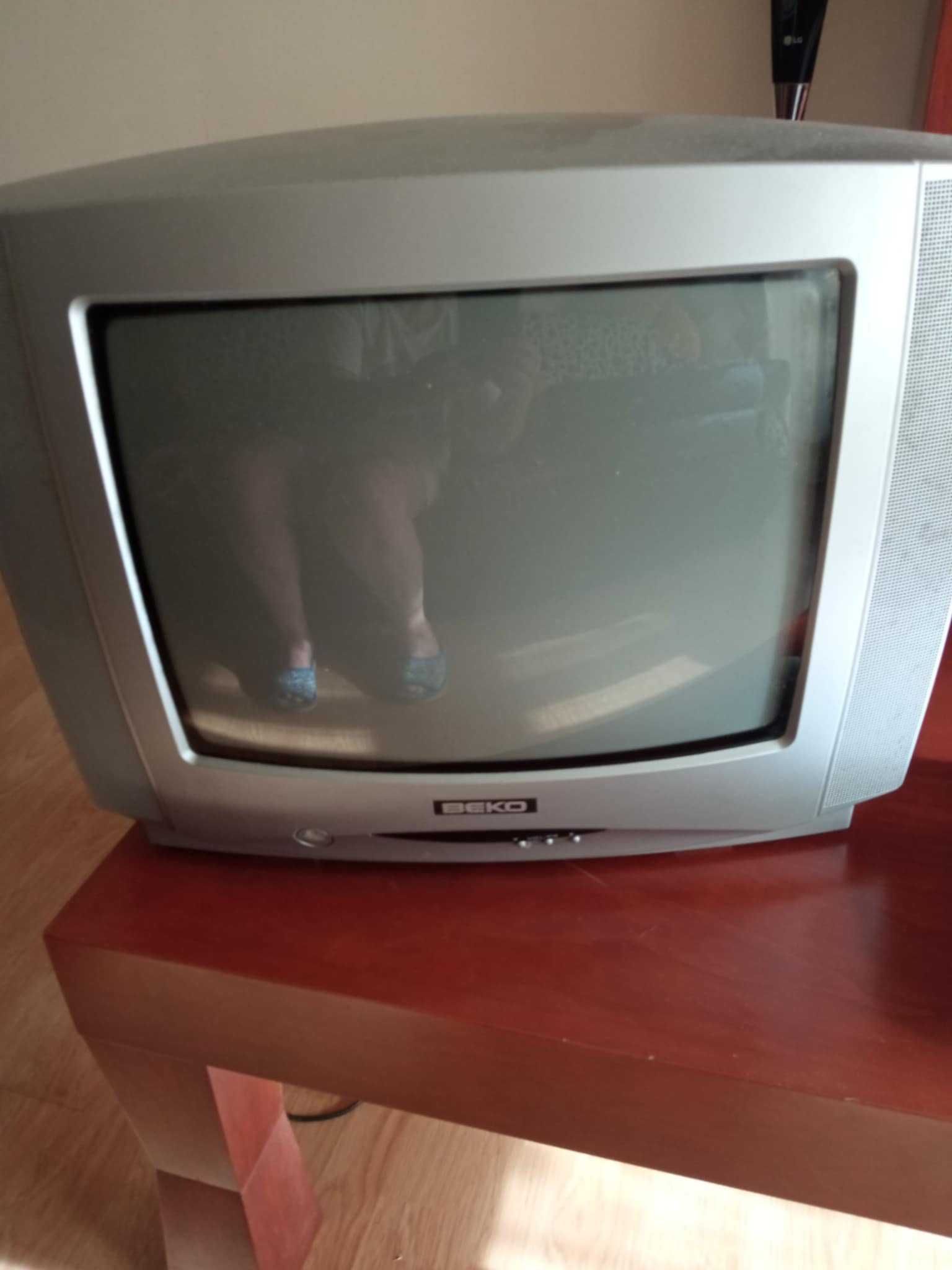 televisão pequena antiga