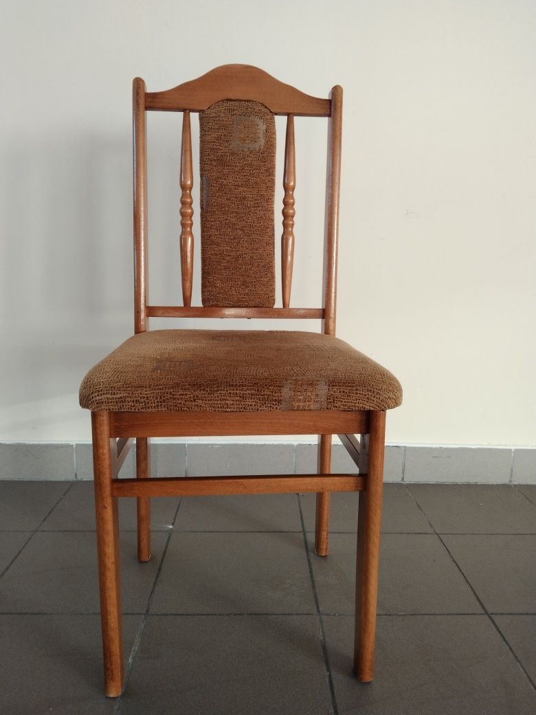 Krzesła drewniane 90szt