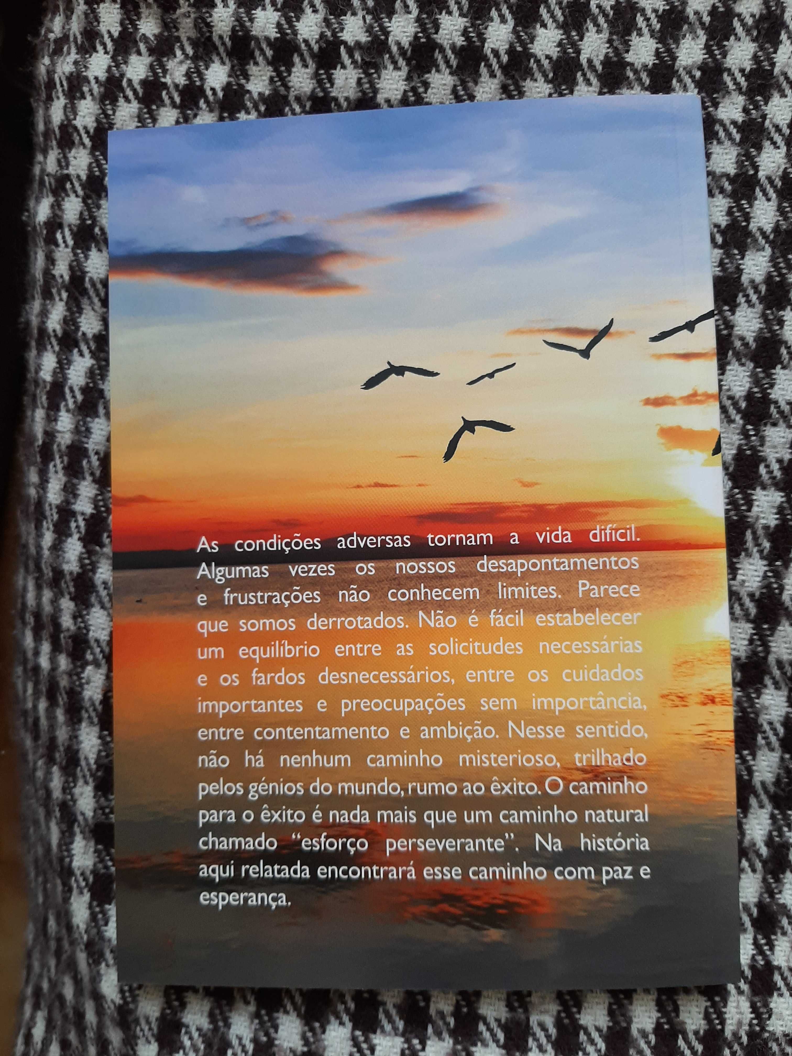 3 livros novos.1€ cada.