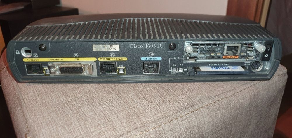 Router Cisco 1605 ISDN + Router Cisco 805 Serial