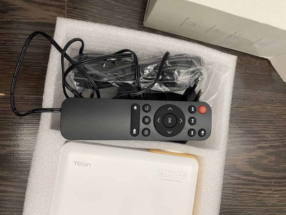Мультимедійний проектор Yoton Y3