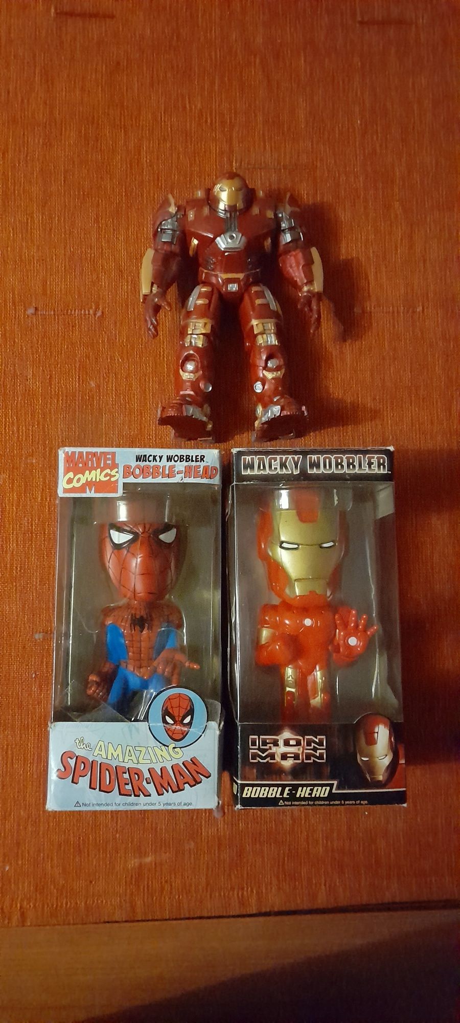 Marvel bonecos, figuras bobllehead spiderman and iron man