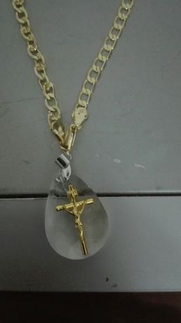 Crucifixo(com flor) e fio banhado  a Ouro