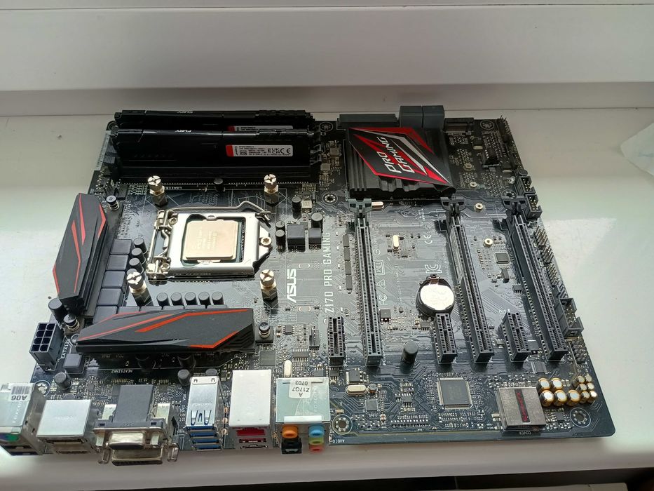 Intel i7-6700K, ASUS Z170 PRO Gaming.