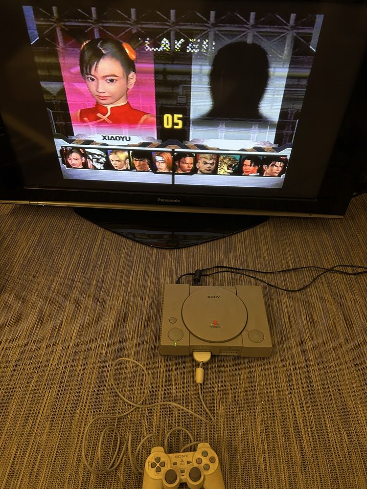Playstation 1 totalmente funcional, 1 comando 1 jogo à escolha