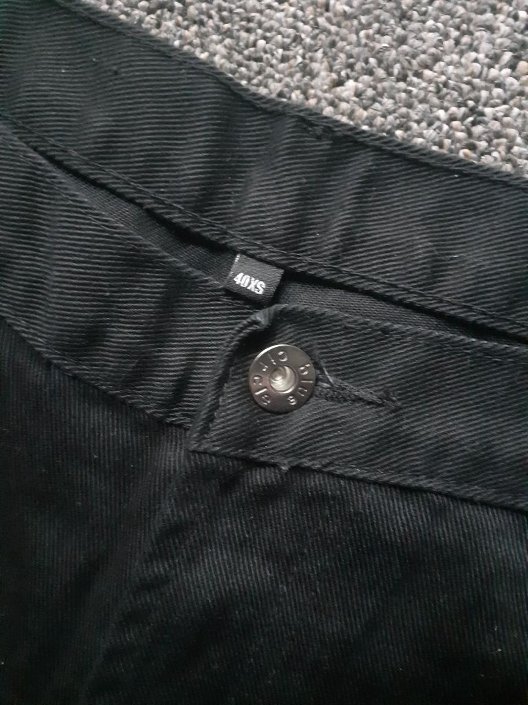 Męskie czarne spodnie jeansy