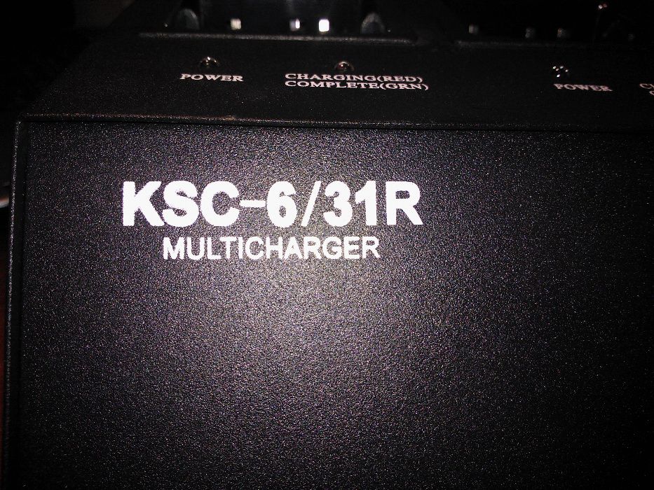 Зарядное устройство KSC-6/31R для радиостанций Kenwood.