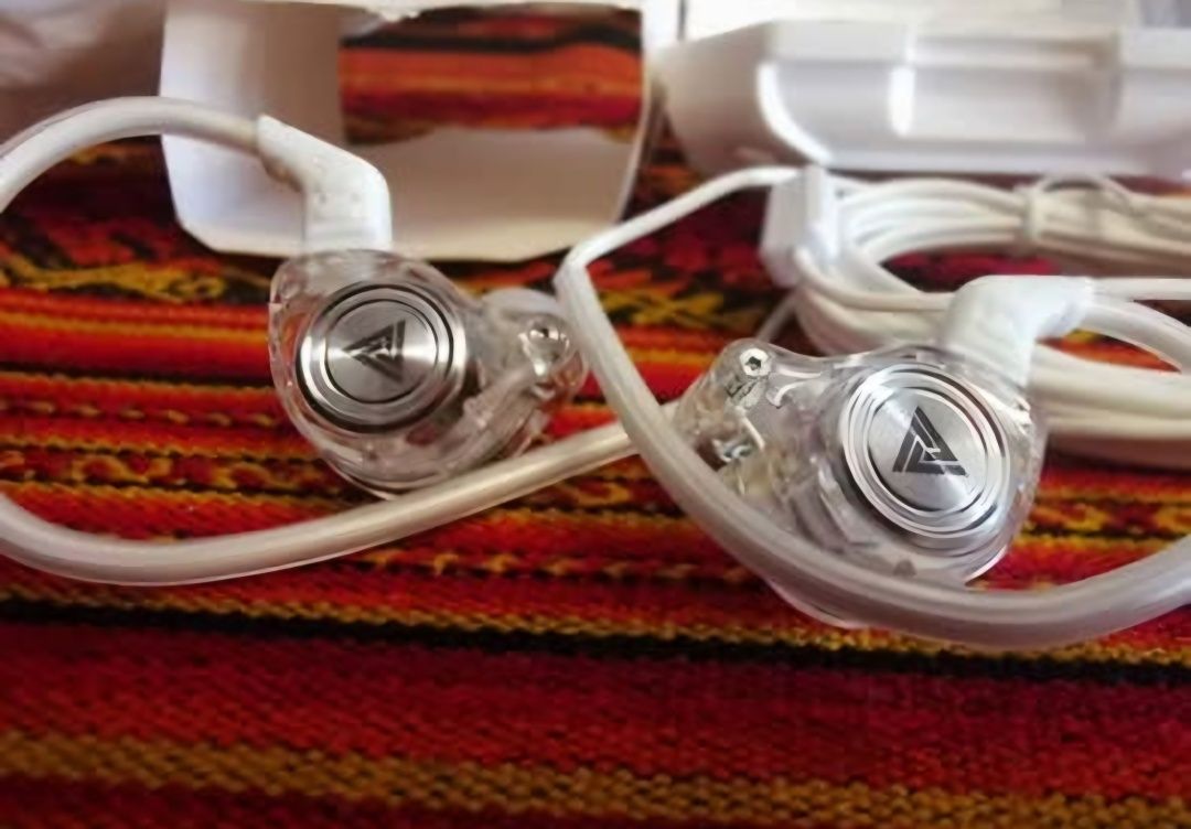 Fone de ouvido com fio com MICROFONE QKZ-AKG3