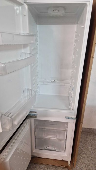 Frigorífico combinado de encastrar, usado