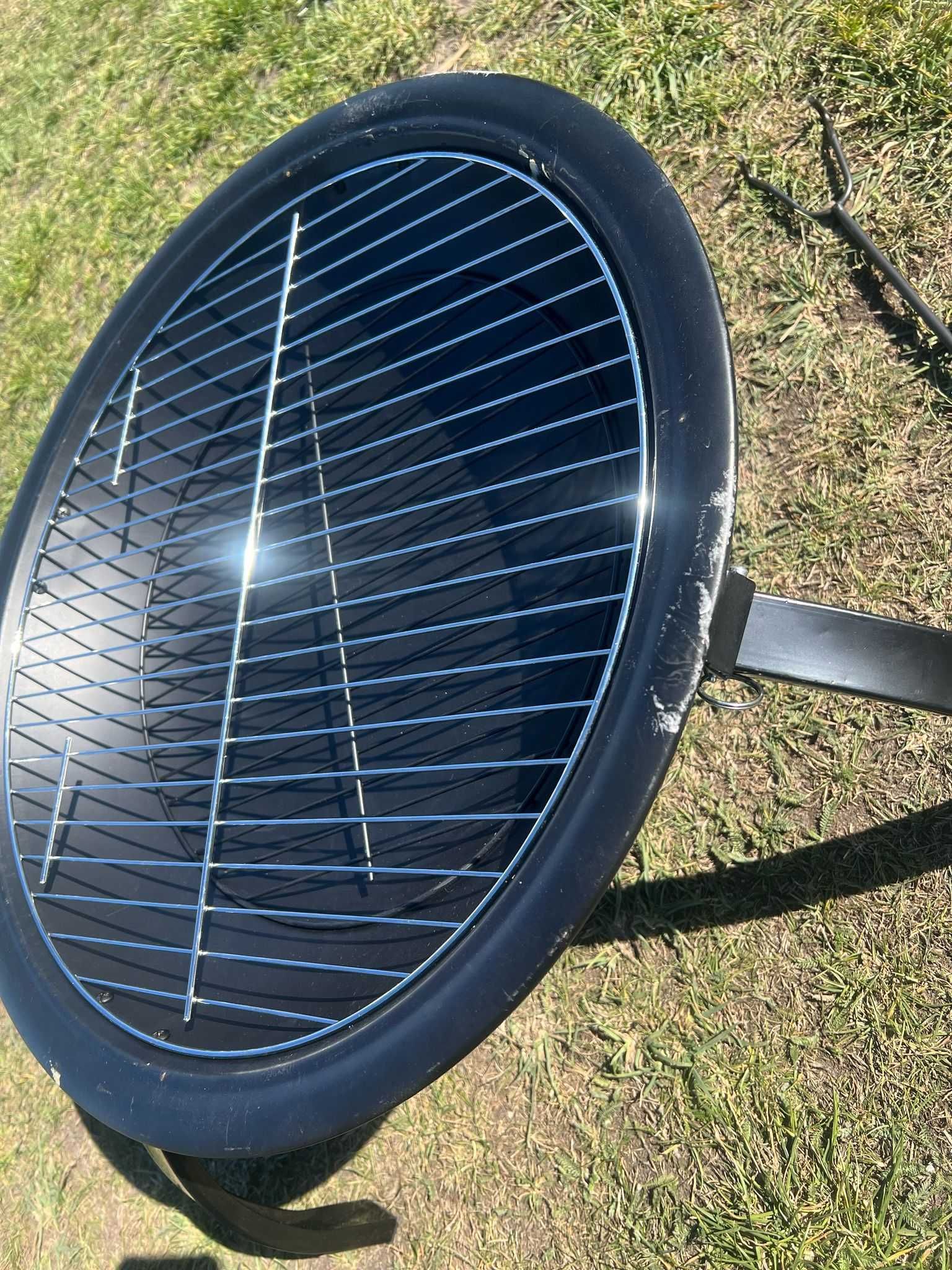 Grill palenisko z pokrowcem 
z lekkimi otarciami