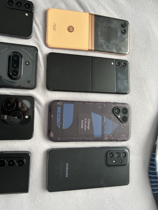 Motorola razr Samsung flip