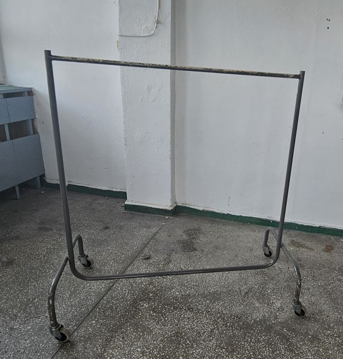 Wieszak sztender  odzież  szwalnia