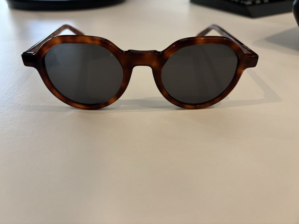 Oculos waiting for the sun